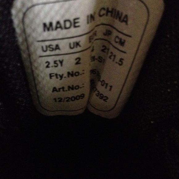 Child's Under armor cleats - Picture 2 of 4